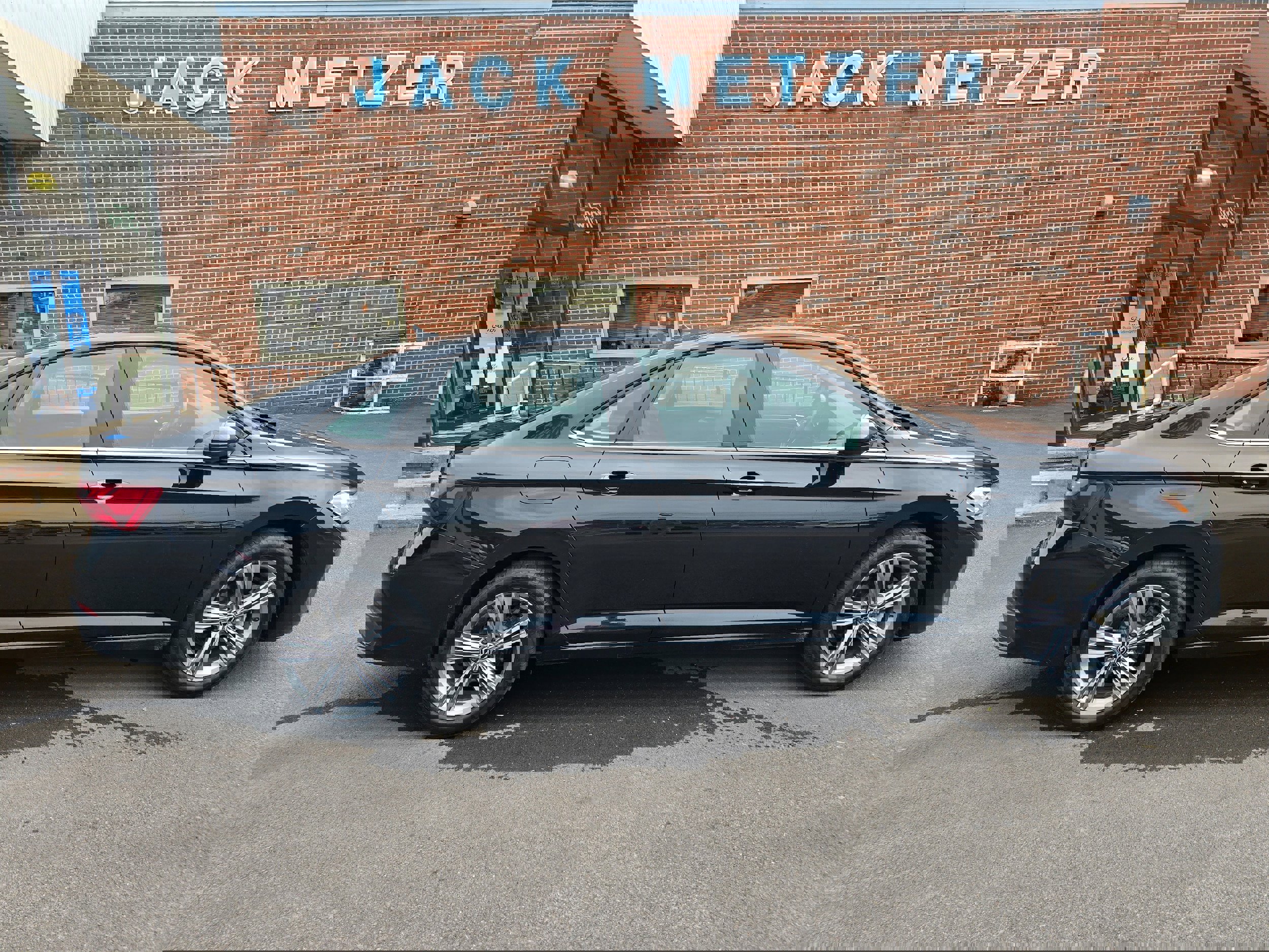 Certified 2023 Volkswagen Jetta SE image 8