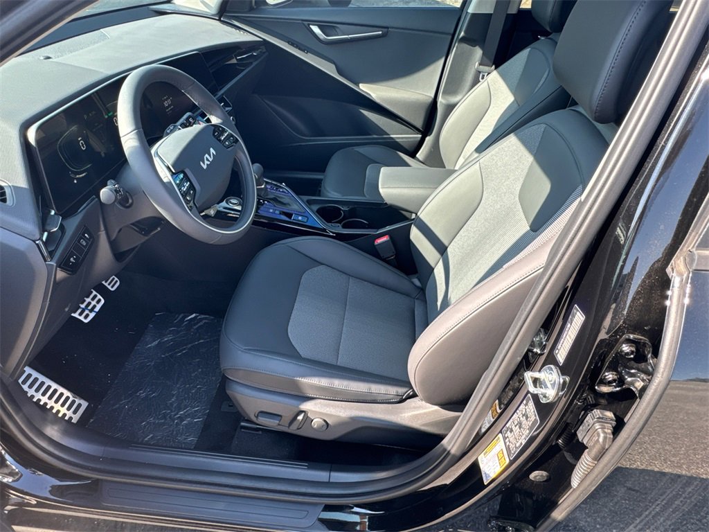 New 2024 Kia Niro EX Touring image 9