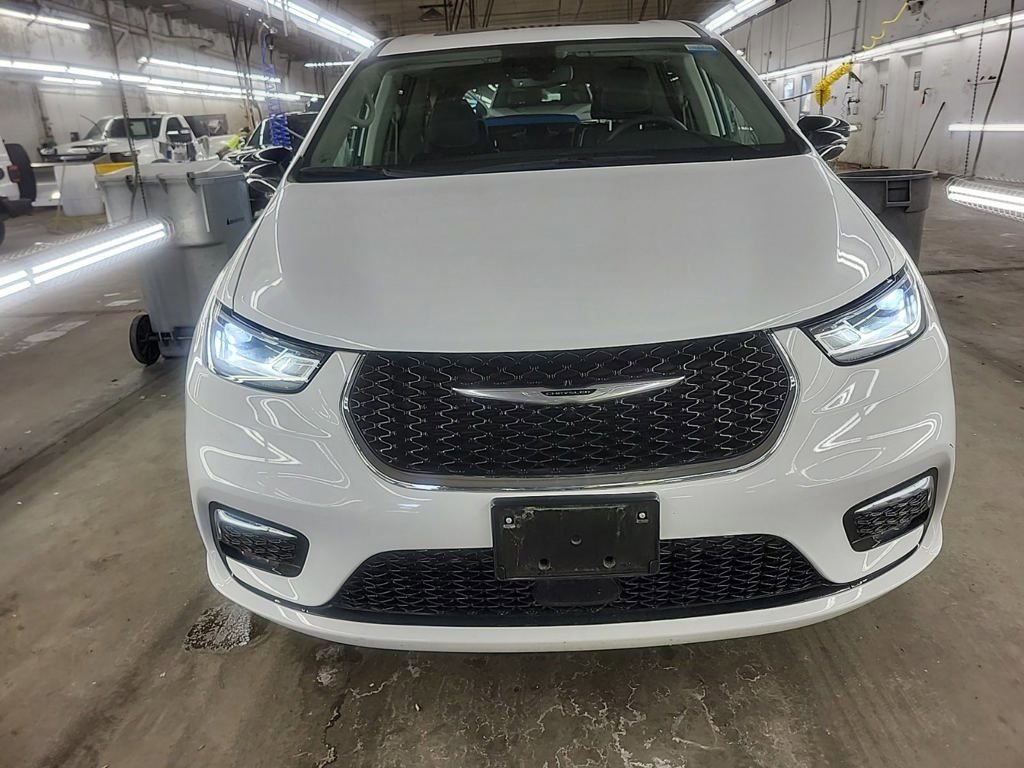 Used 2024 Chrysler Pacifica Limited FWD image 6