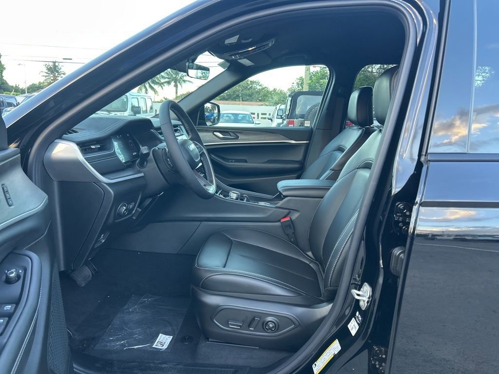 New 2025 Jeep Grand Cherokee L Limited image 9