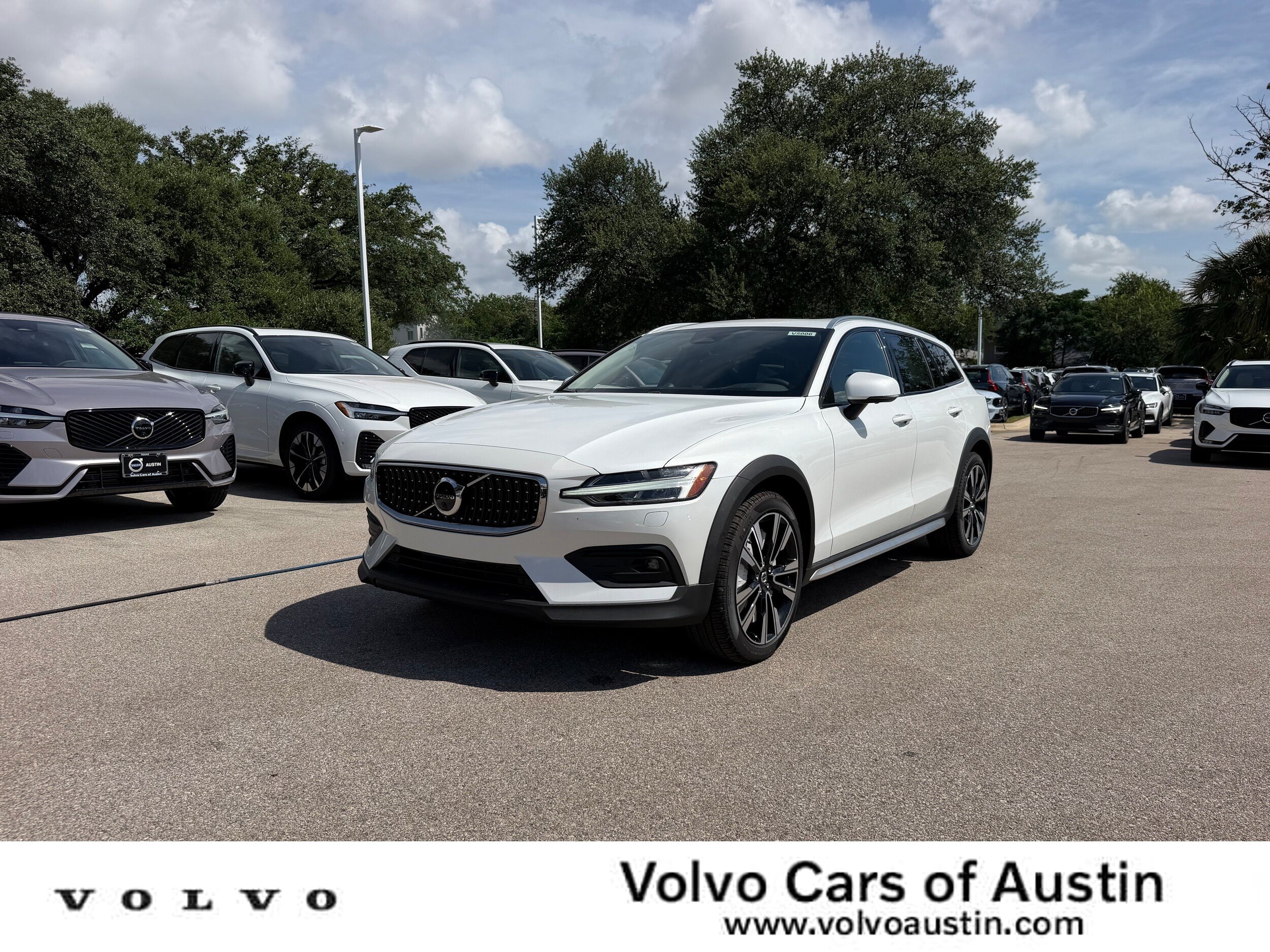 New 2026 Volvo V60 B5 Cross Country Ultra w/ Climate Package AWD/4WD image 1