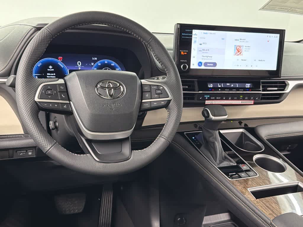 Used 2026 Toyota Sienna Limited FWD image 36