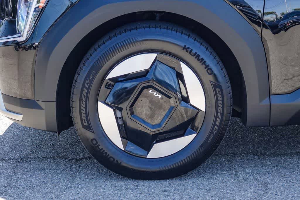 Certified 2024 Kia EV9 Light Long Range RWD image 9
