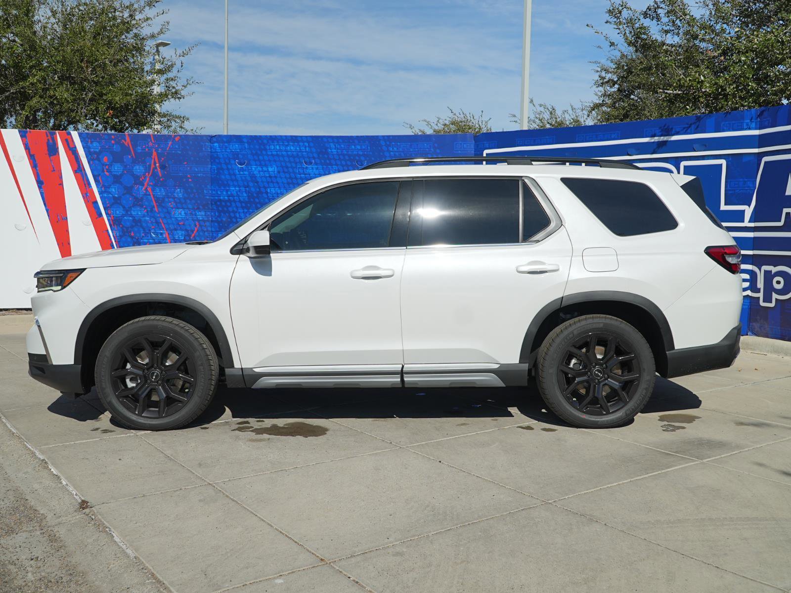 New 2025 Honda Pilot Touring image 10