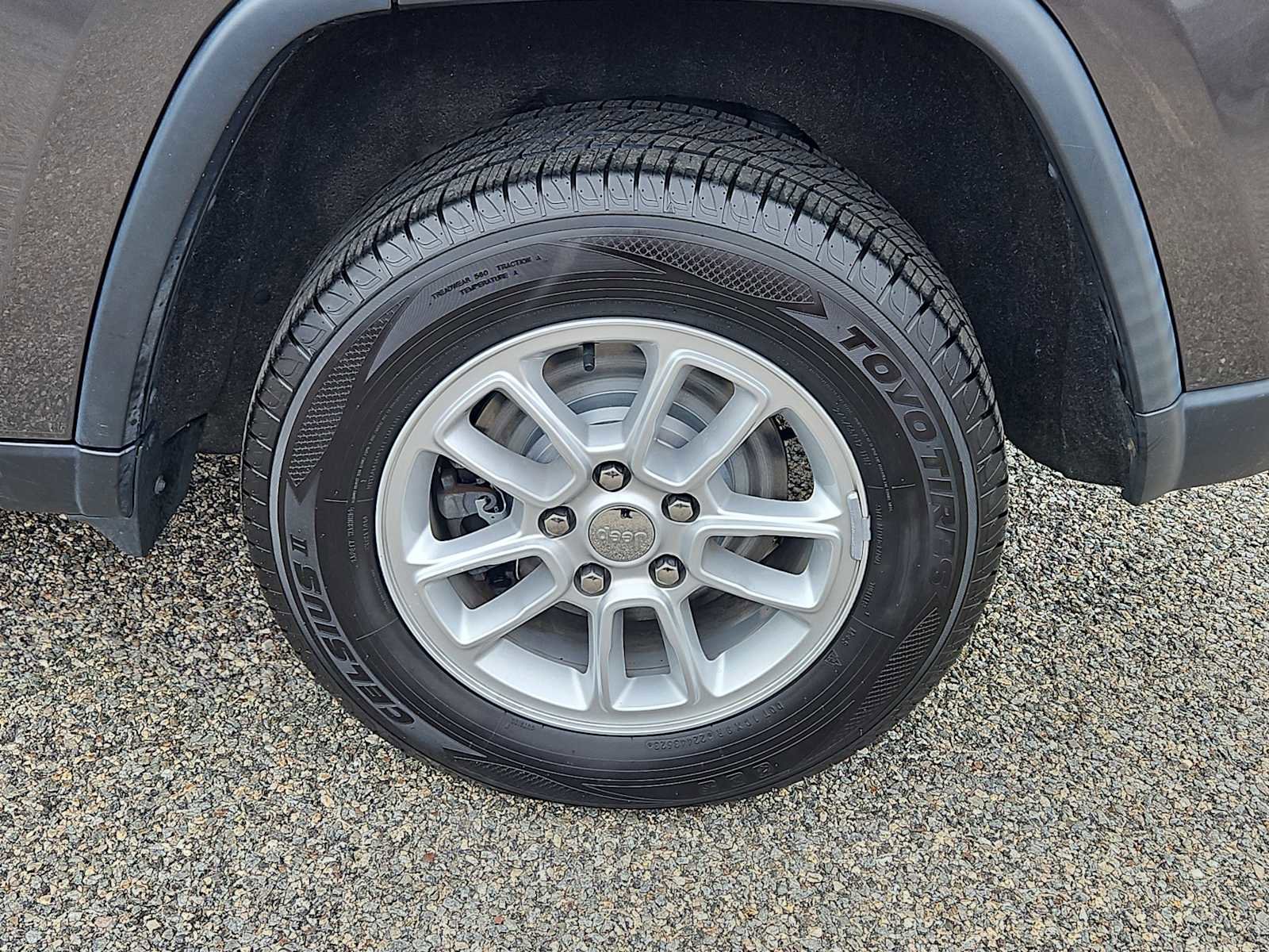 Used 2020 Jeep Grand Cherokee Laredo AWD/4WD image 9