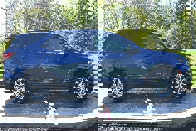 Used 2022 Chevrolet Equinox LS w/ LS Convenience Package image 4