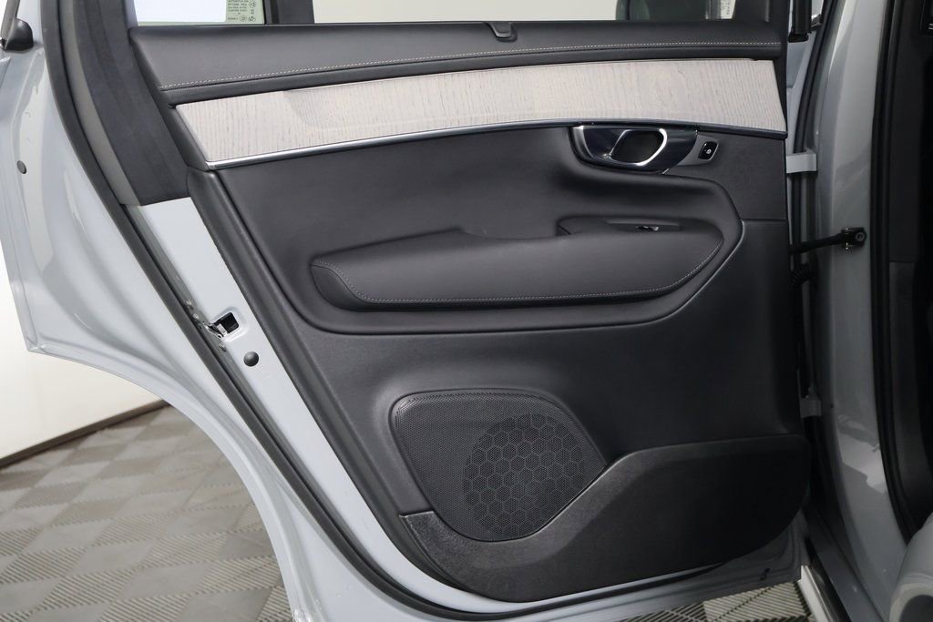 Used 2025 Volvo XC90 B6 Ultra image 14