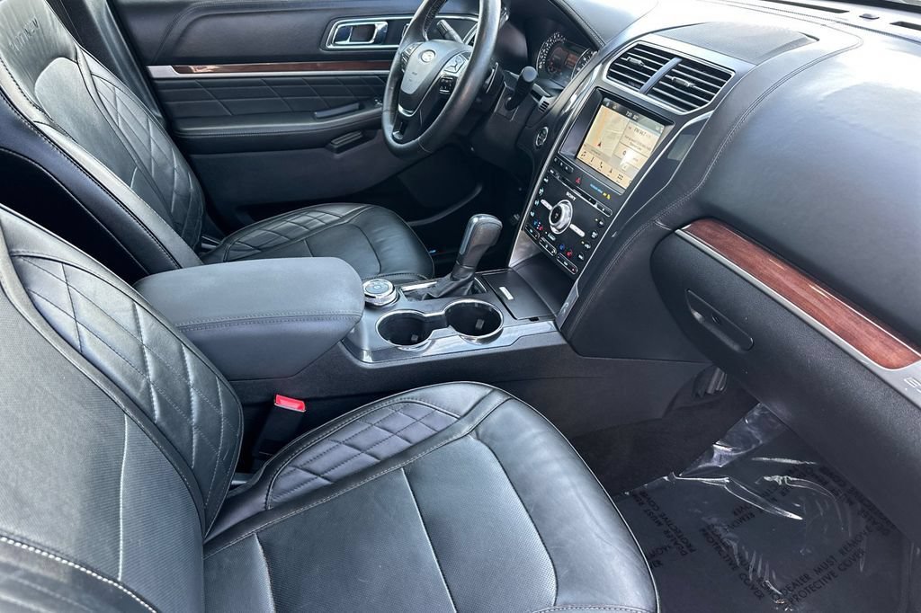 Used 2018 Ford Explorer Platinum AWD/4WD image 17