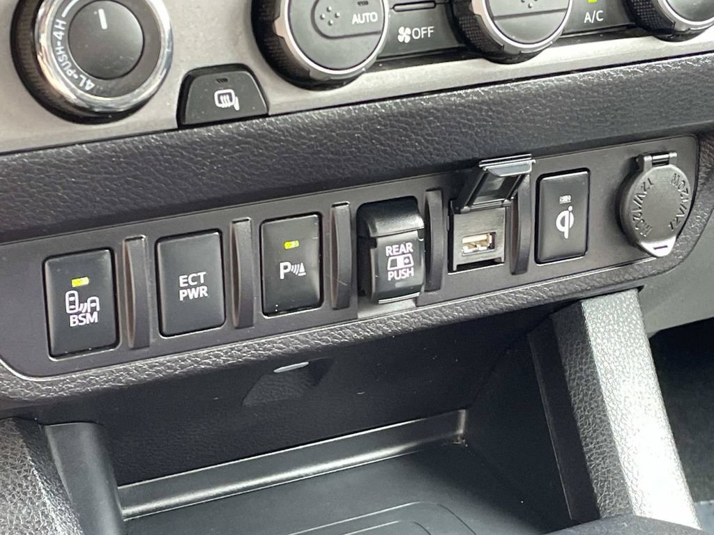 Used 2022 Toyota Tacoma TRD Off-Road w/ Technology Package AWD/4WD image 38