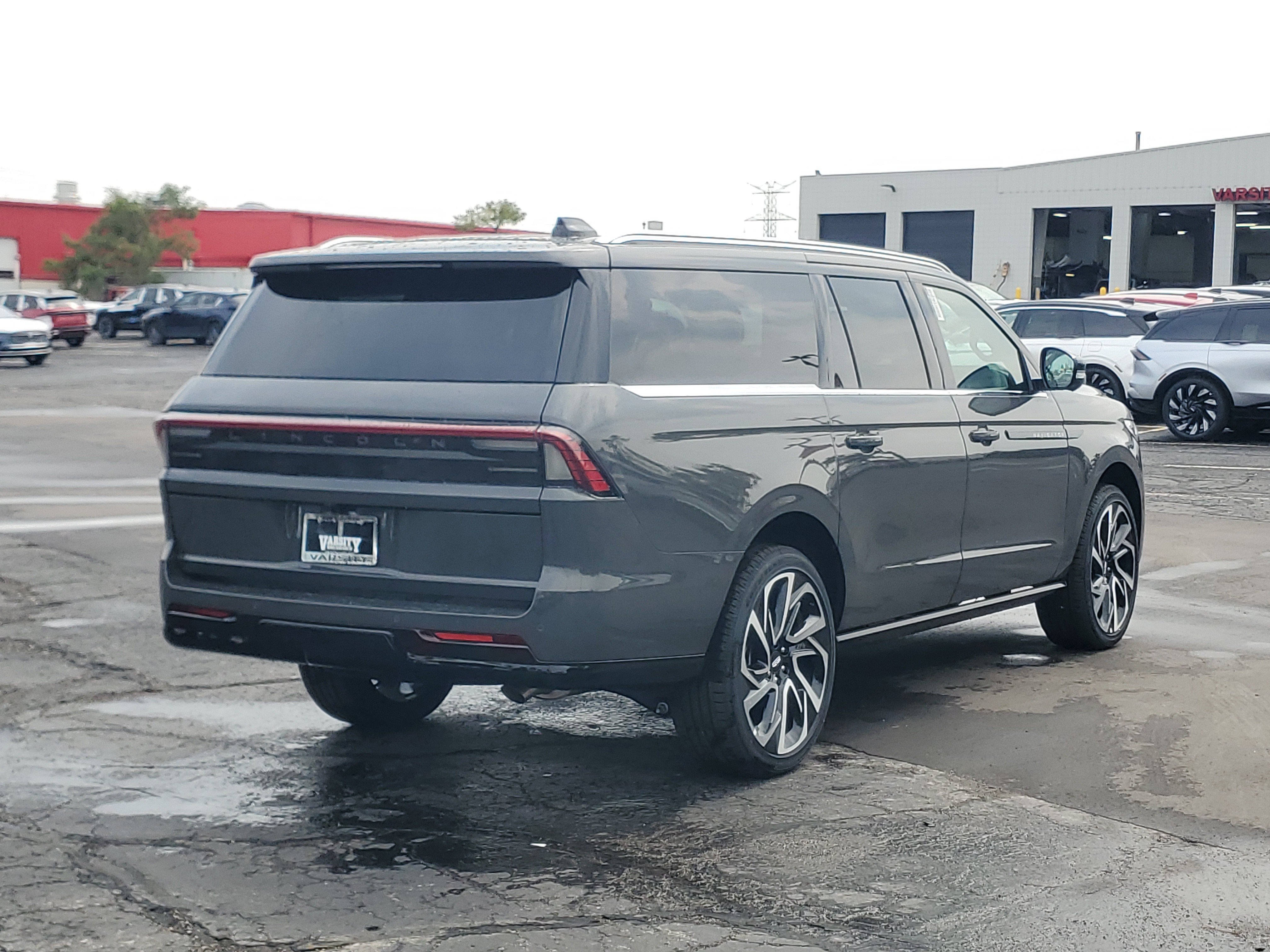 New 2027 Lincoln Navigator L Black Label AWD/4WD image 4