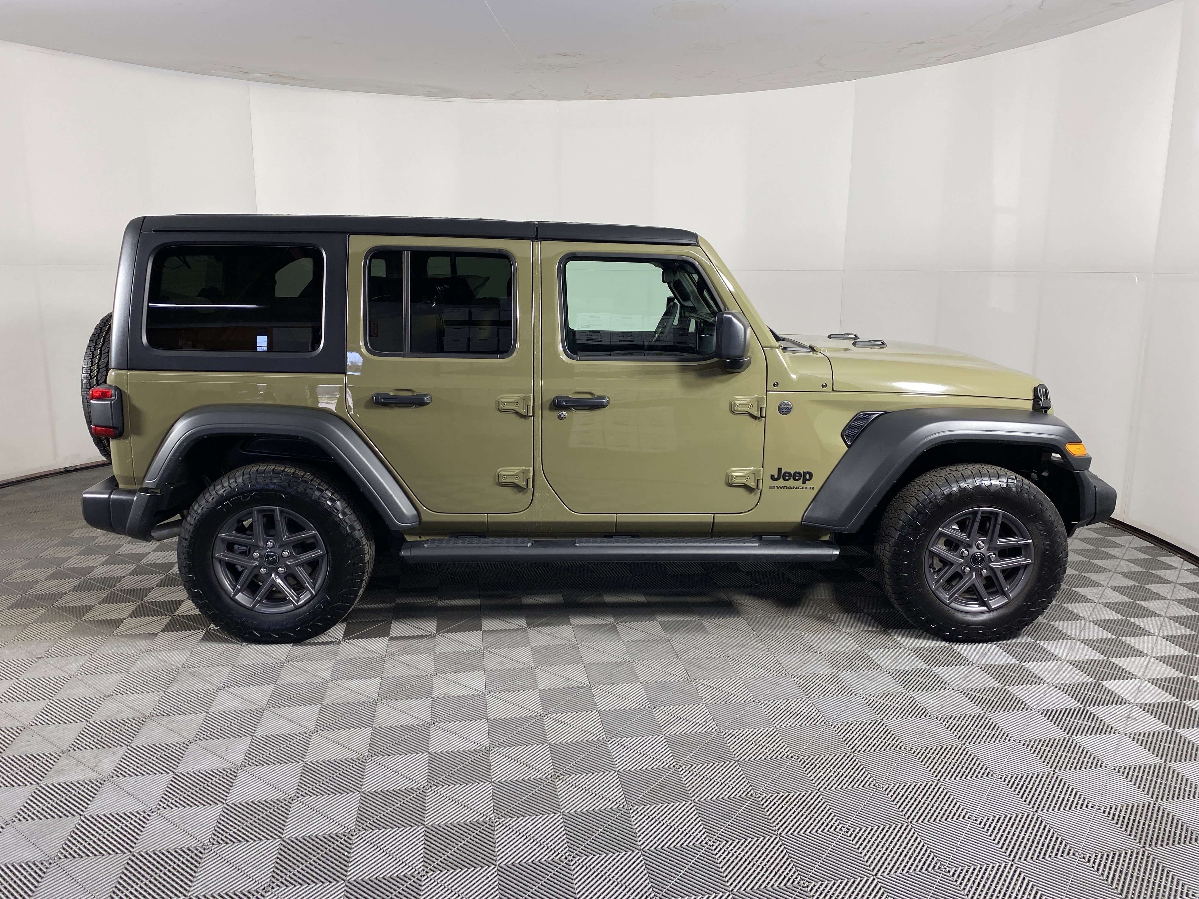 Used 2025 Jeep Wrangler Sport S image 6