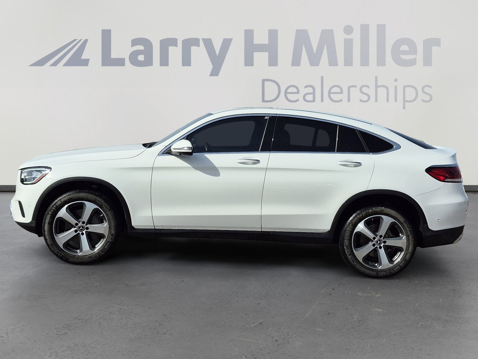 Used 2023 Mercedes-Benz GLC 300 4MATIC Coupe image 2