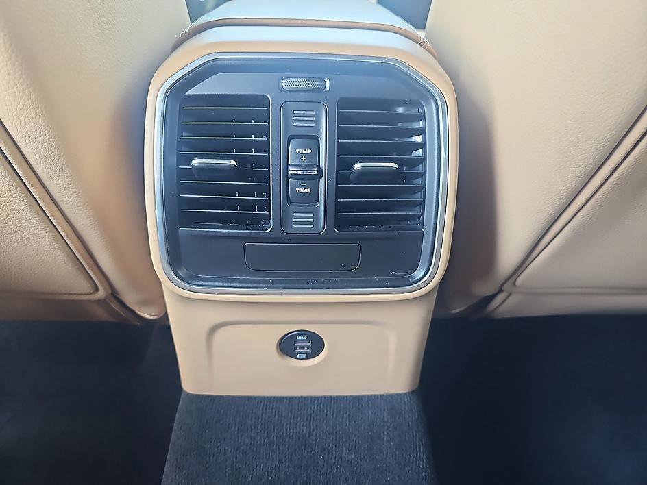 Used 2018 Porsche Macan image 30