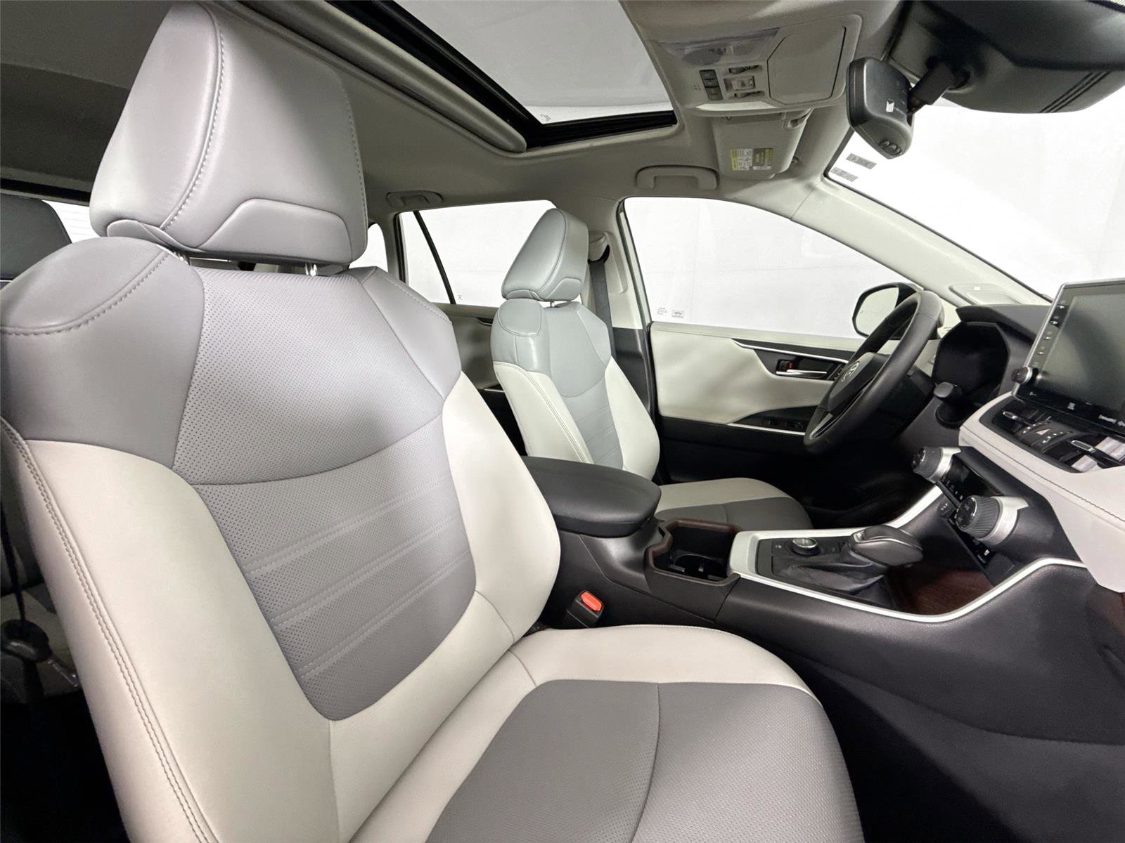 Used 2022 Toyota RAV4 Limited image 59