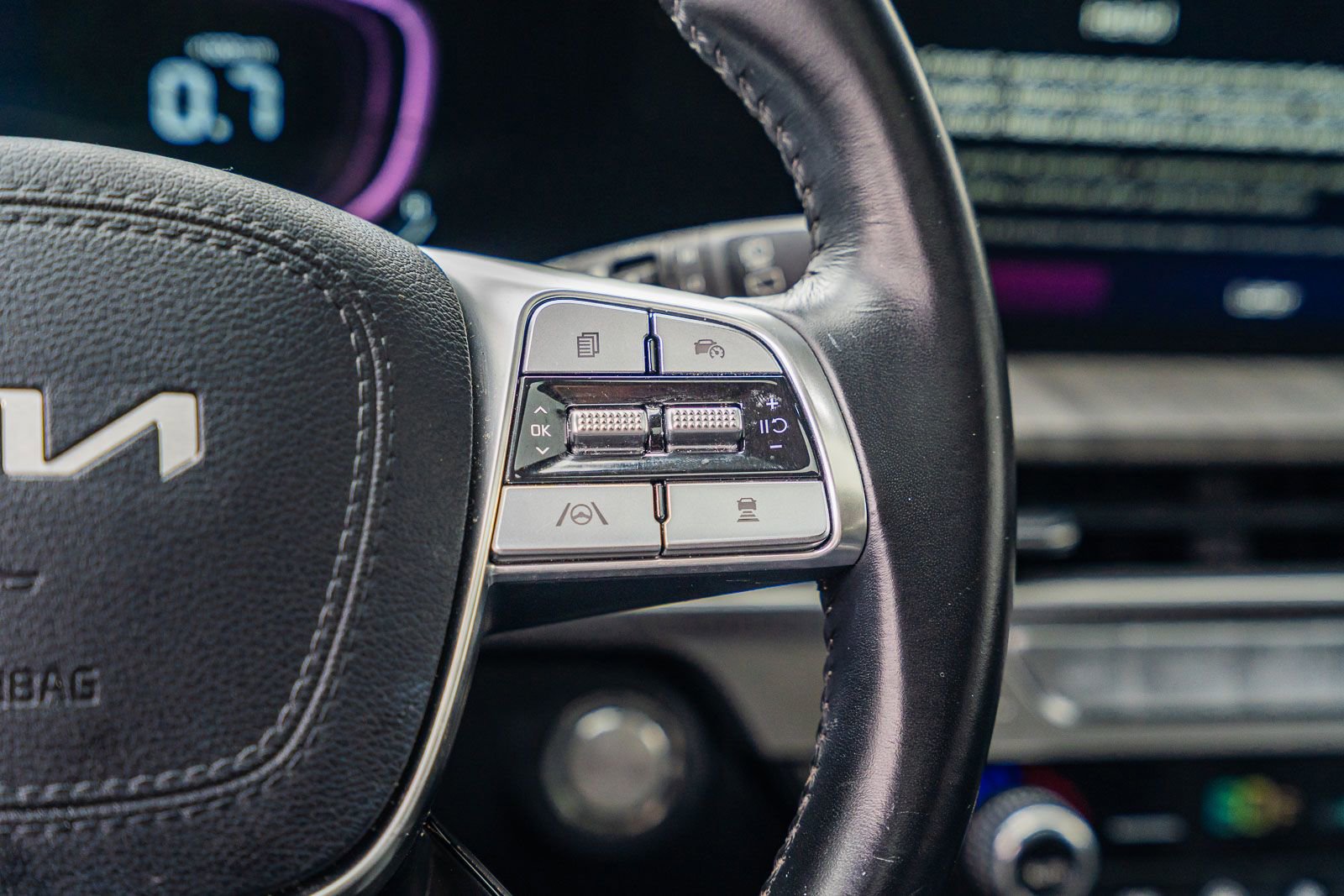 Used 2023 Kia Telluride EX w/ EX Captain's Chair Package image 28