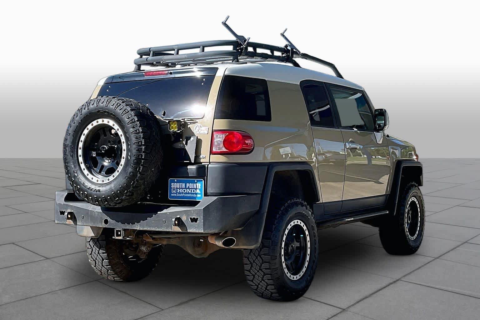 Used 2011 Toyota FJ Cruiser 4WD w/ Upgrade Pkg image 12