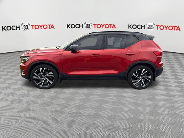Used 2022 Volvo XC40 T5 R-Design w/ Climate Package AWD/4WD image 4
