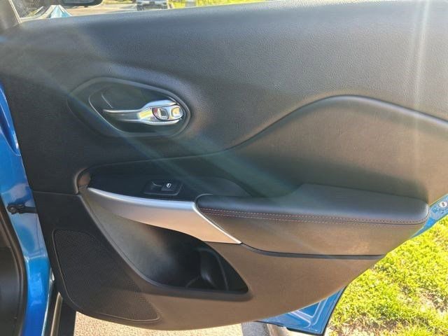 Used 2018 Jeep Cherokee Trailhawk w/ Quick Order Package 27L image 37