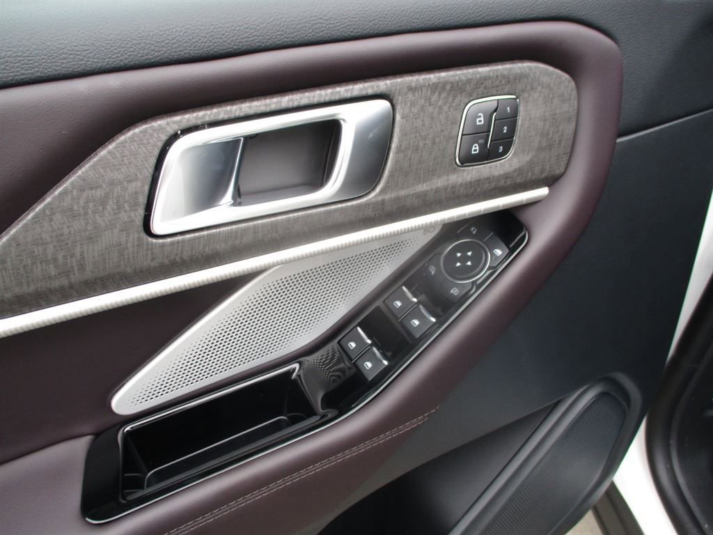 New 2026 Ford Explorer Platinum image 7