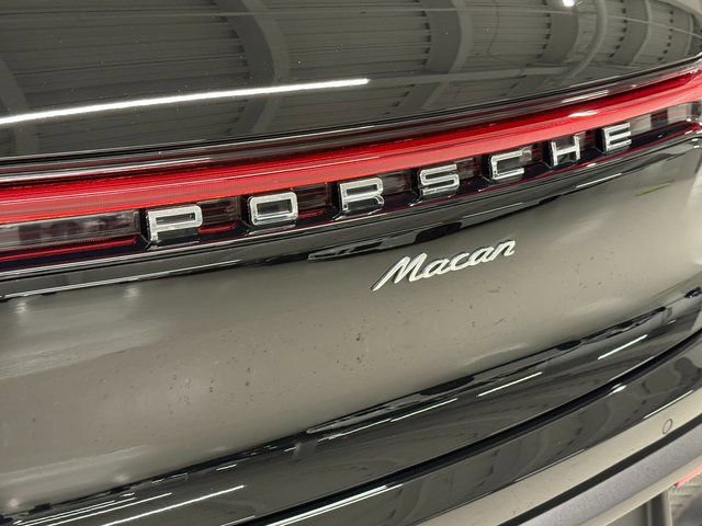 Certified 2023 Porsche Macan image 13