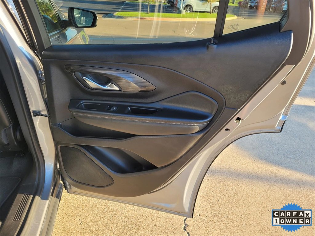 Used 2024 GMC Terrain SLT image 11