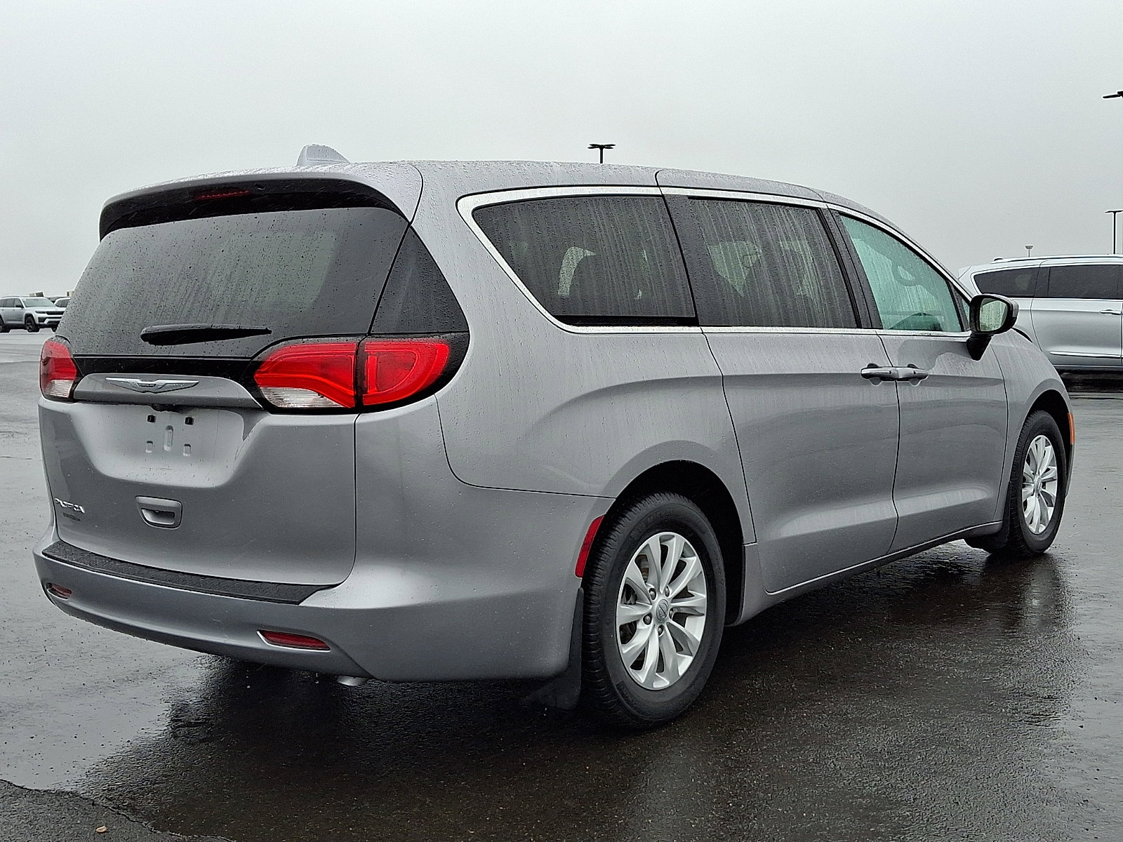 Used 2017 Chrysler Pacifica Touring w/ Tire & Wheel Group image 6