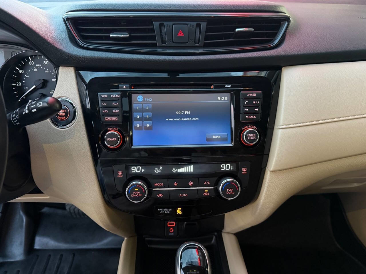 Used 2017 Nissan Rogue SV image 13