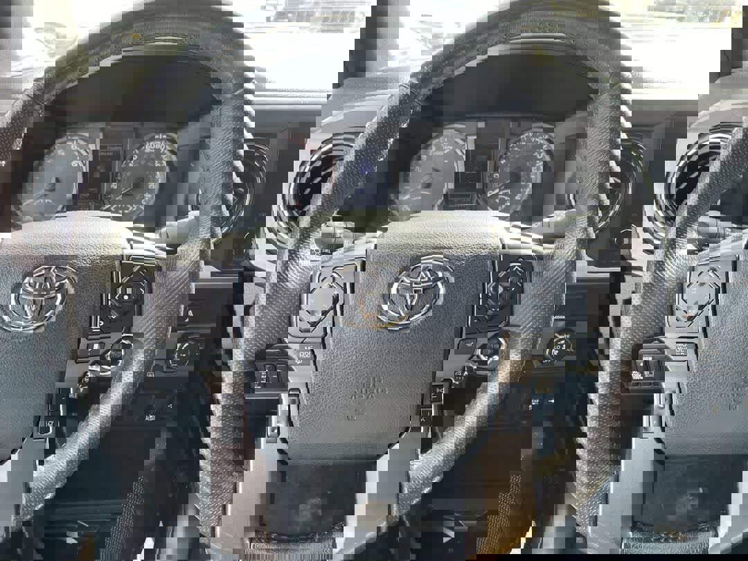 Used 2019 Toyota Tacoma TRD Sport image 17