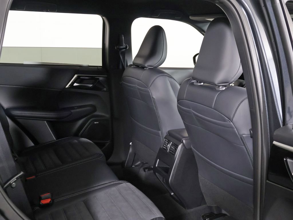 New 2026 Mitsubishi Outlander LE AWD/4WD image 30