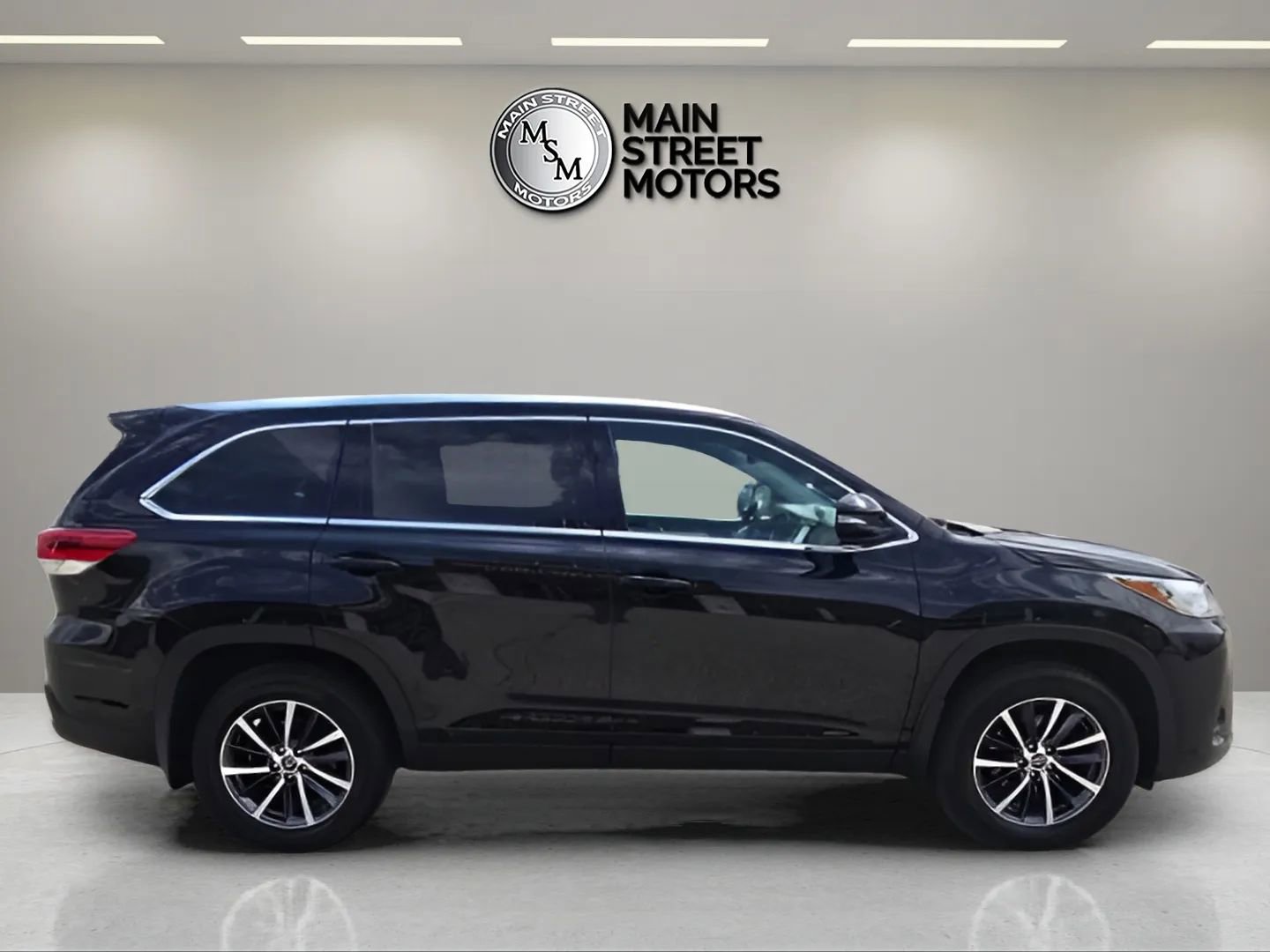 Used 2019 Toyota Highlander XLE AWD/4WD image 6