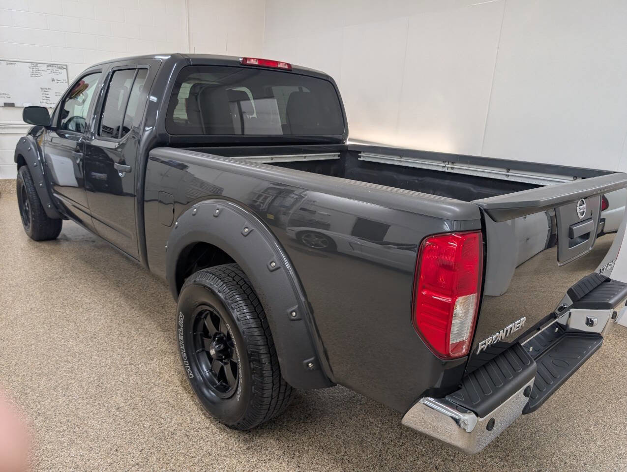 Used 2013 Nissan Frontier SV image 3
