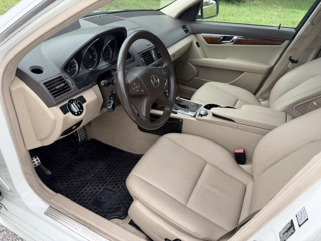 Used 2009 Mercedes-Benz C 300 Sedan image 11