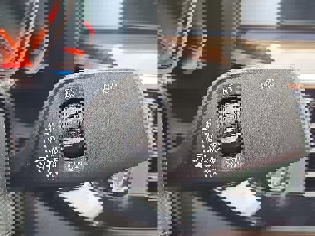 Used 2020 BMW 540i w/ Convenience Package image 28