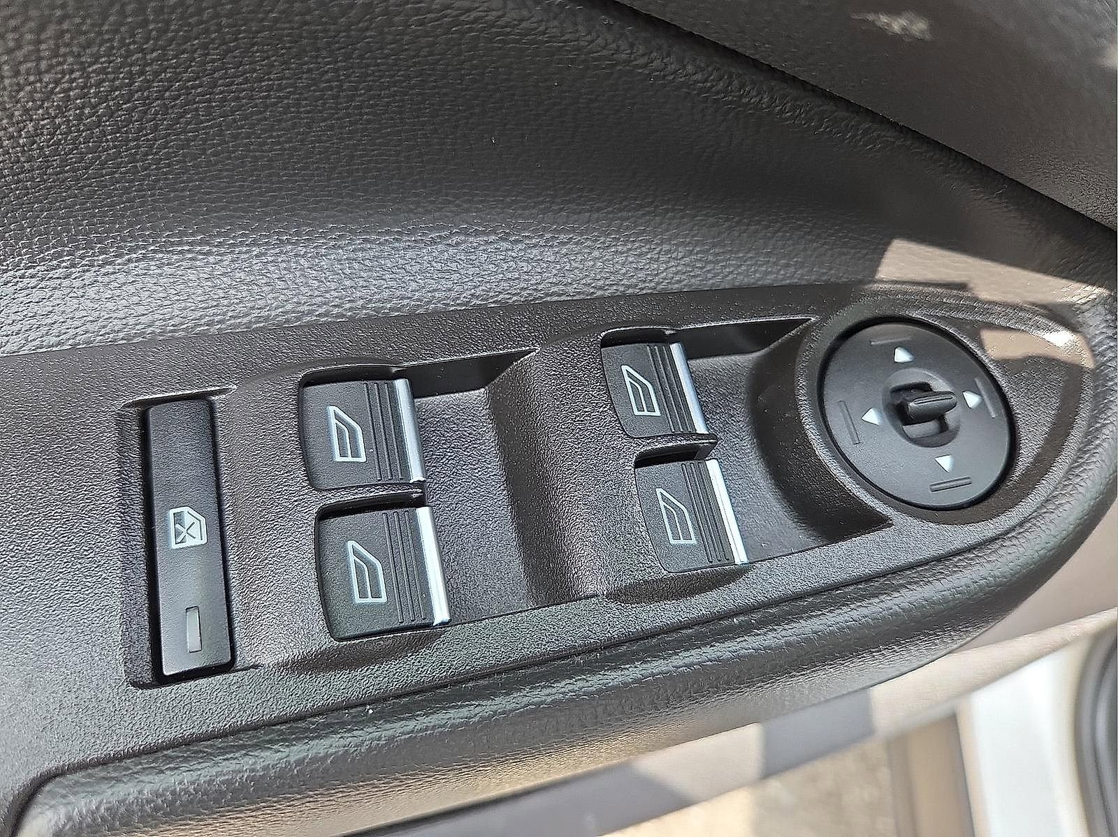 Used 2018 Ford Escape Titanium FWD image 15