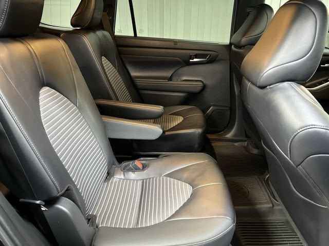 Used 2024 Toyota Highlander XSE AWD/4WD image 27