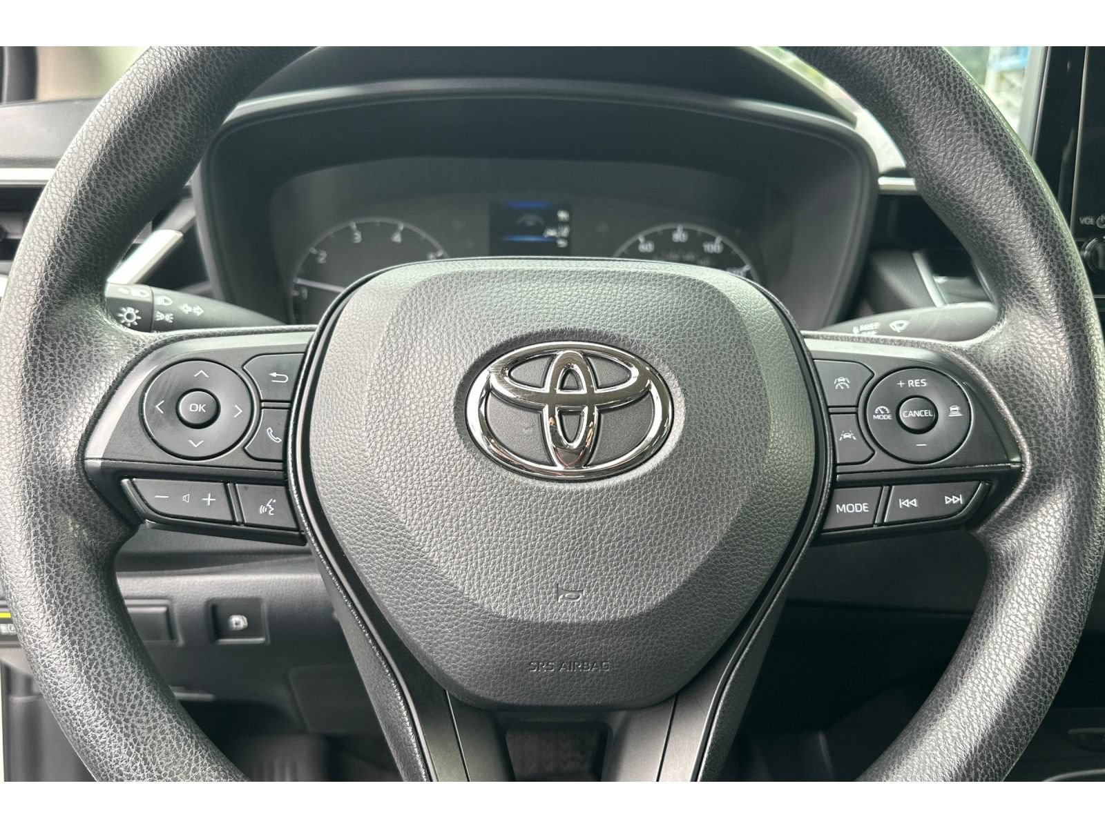 Used 2025 Toyota Corolla LE w/ LE Premium Package FWD image 24