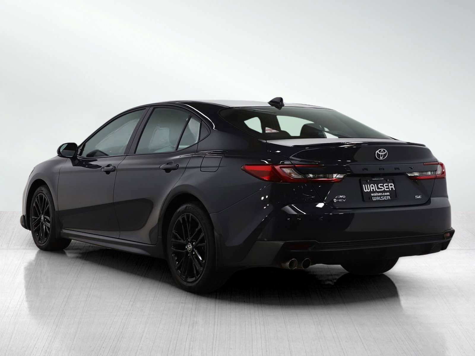 Used 2025 Toyota Camry SE image 3