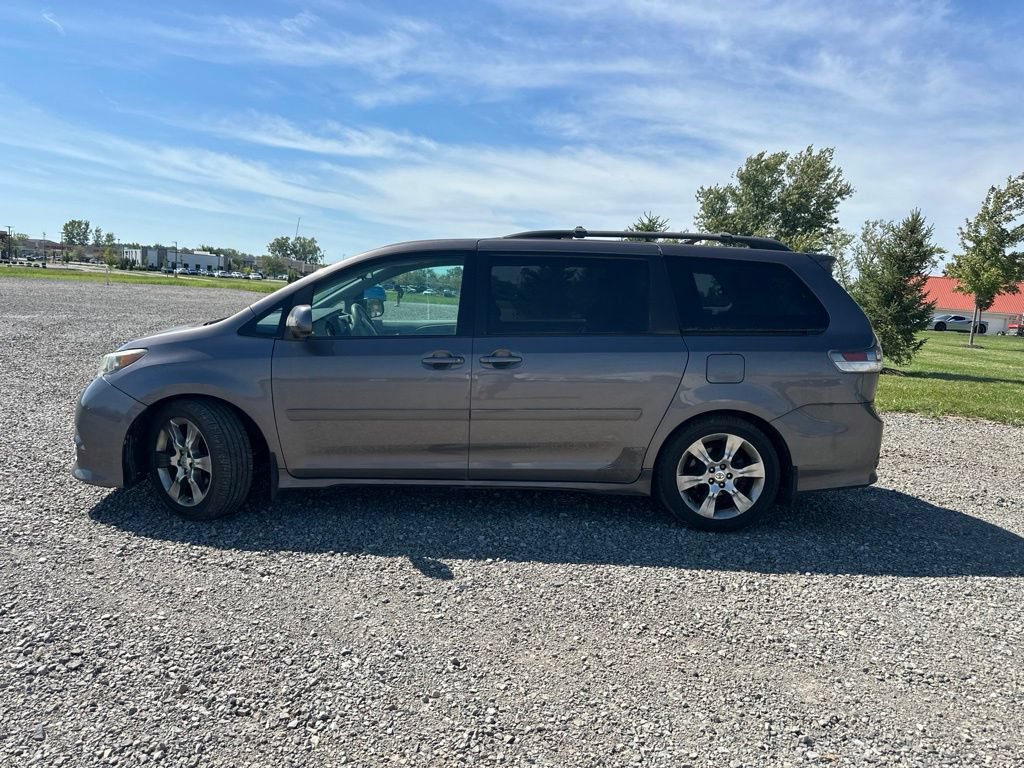 Used 2011 Toyota Sienna SE w/ Preferred Pkg FWD image 7