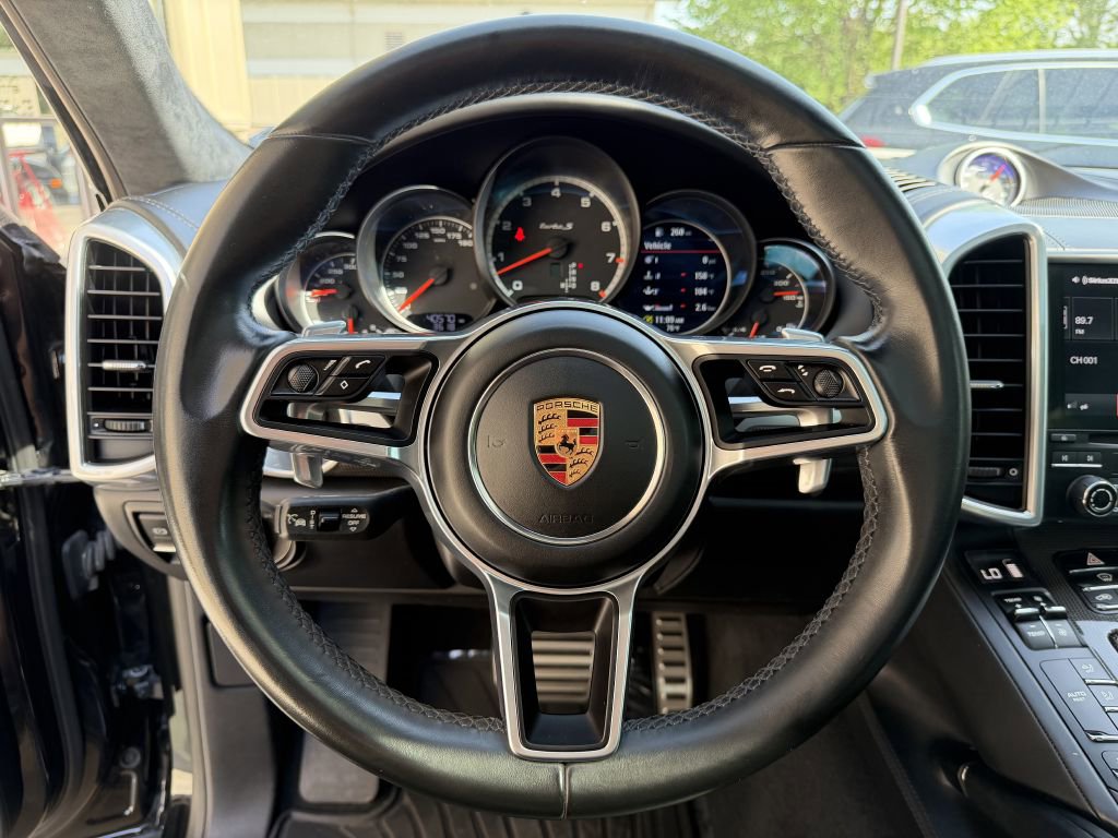Used 2018 Porsche Cayenne Turbo S AWD/4WD image 28