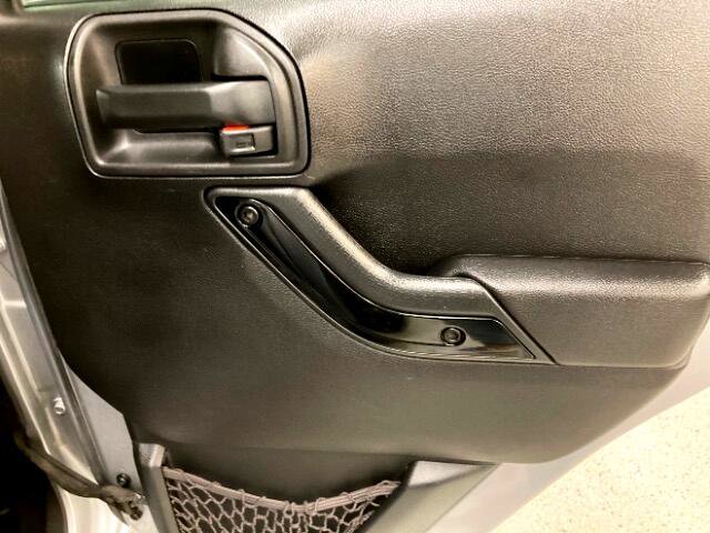 Used 2015 Jeep Wrangler Unlimited Sahara w/ Dual Top Group image 35