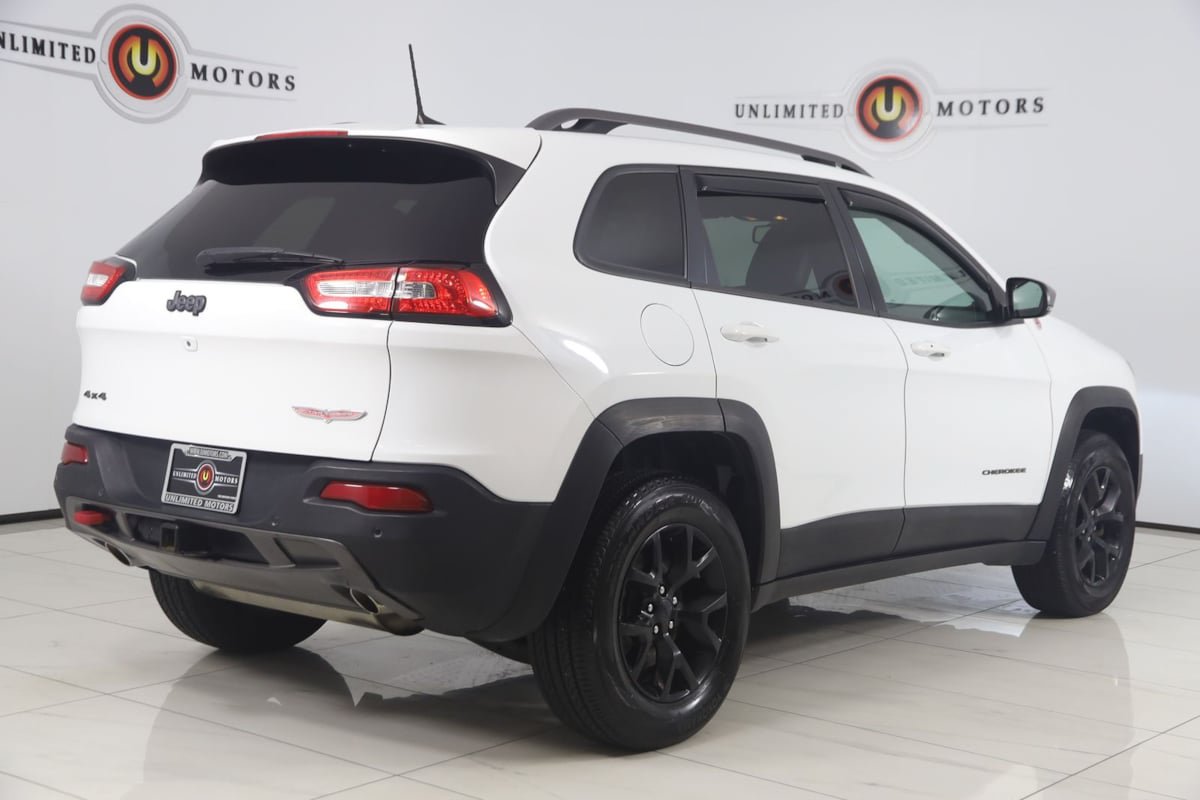 Used 2017 Jeep Cherokee Trailhawk AWD/4WD image 3
