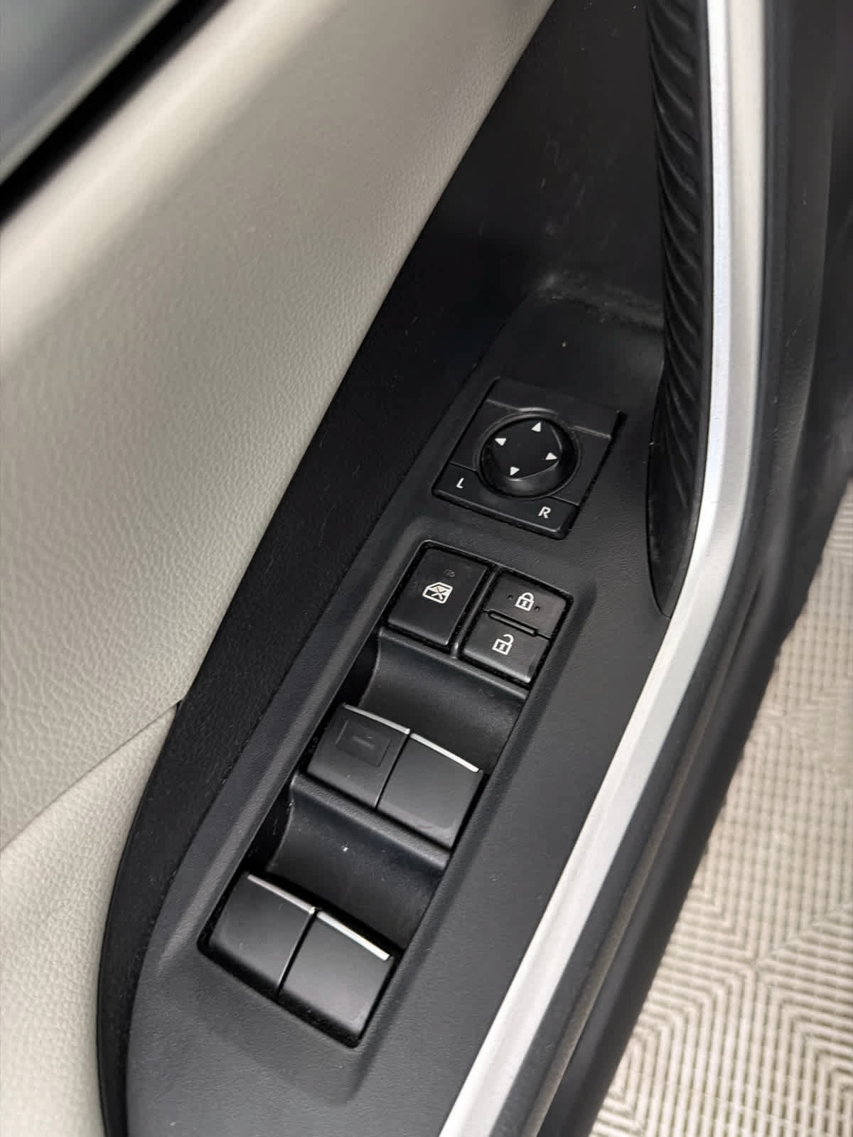 Used 2021 Toyota RAV4 XLE Premium AWD/4WD image 23