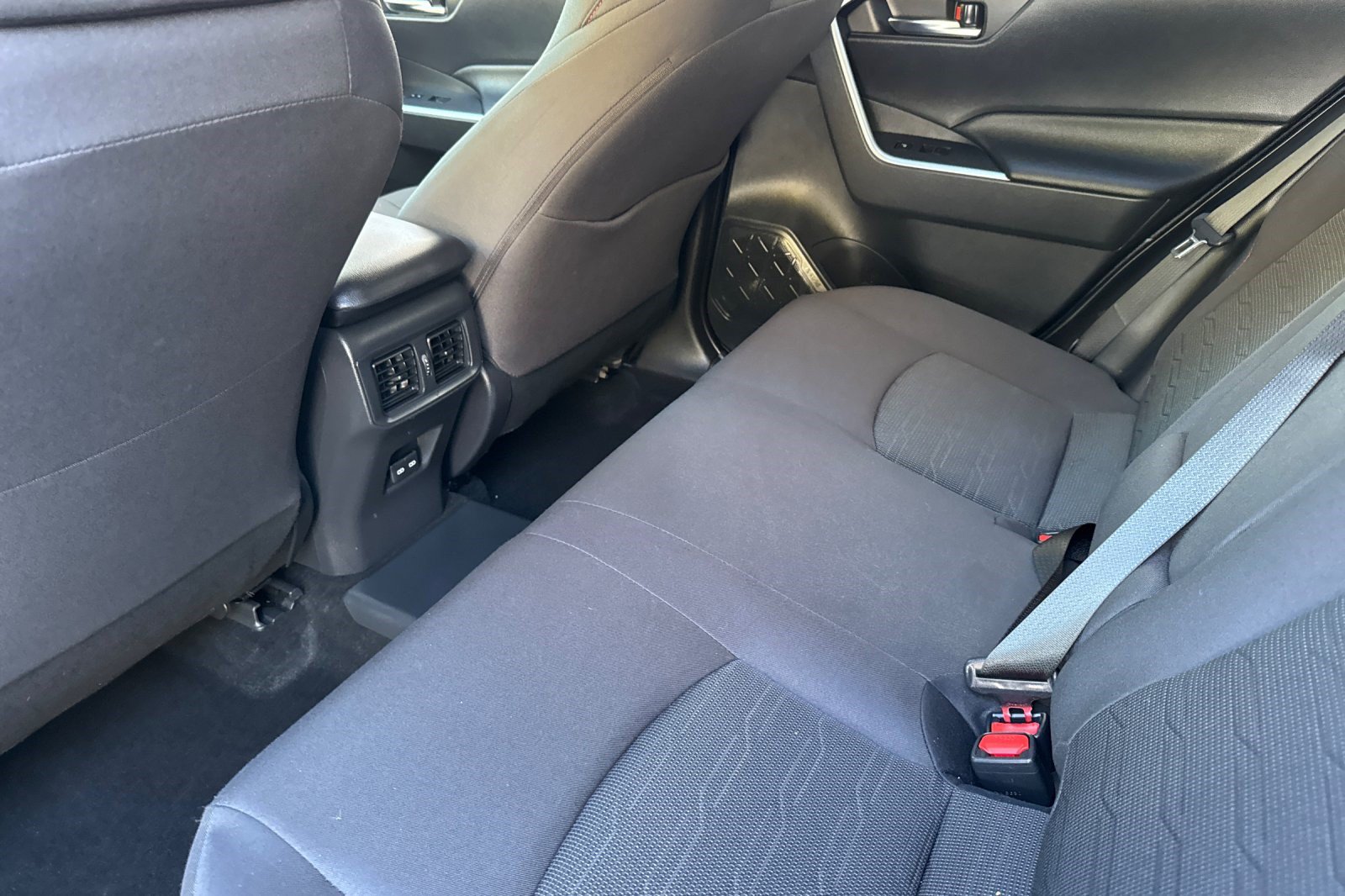Used 2022 Toyota RAV4 SE w/ Weather & Moonroof Package AWD/4WD image 29