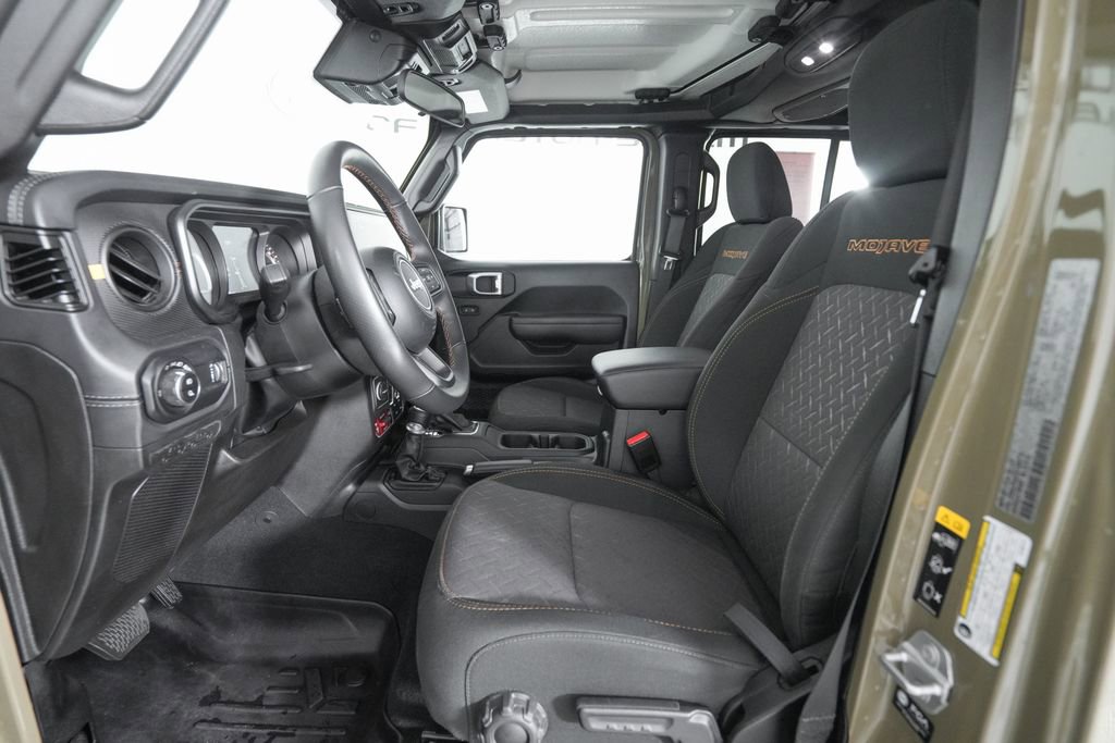 Used 2025 Jeep Gladiator Mojave image 11