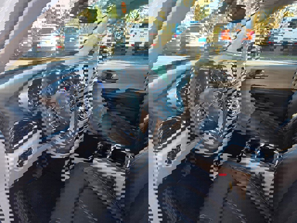 Used 2024 Chrysler Pacifica Touring-L image 9