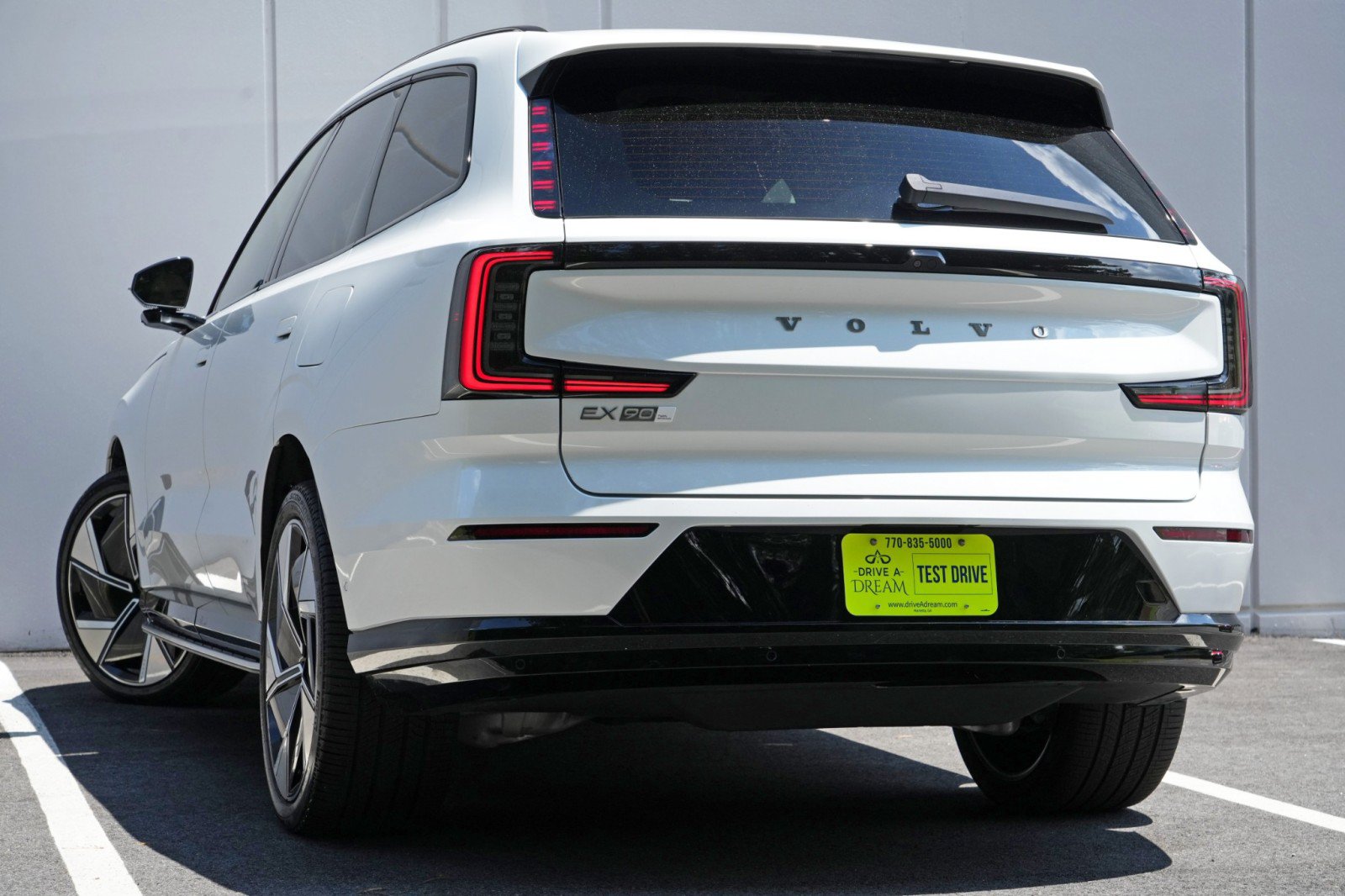 Used 2025 Volvo EX90 Ultra AWD/4WD image 6