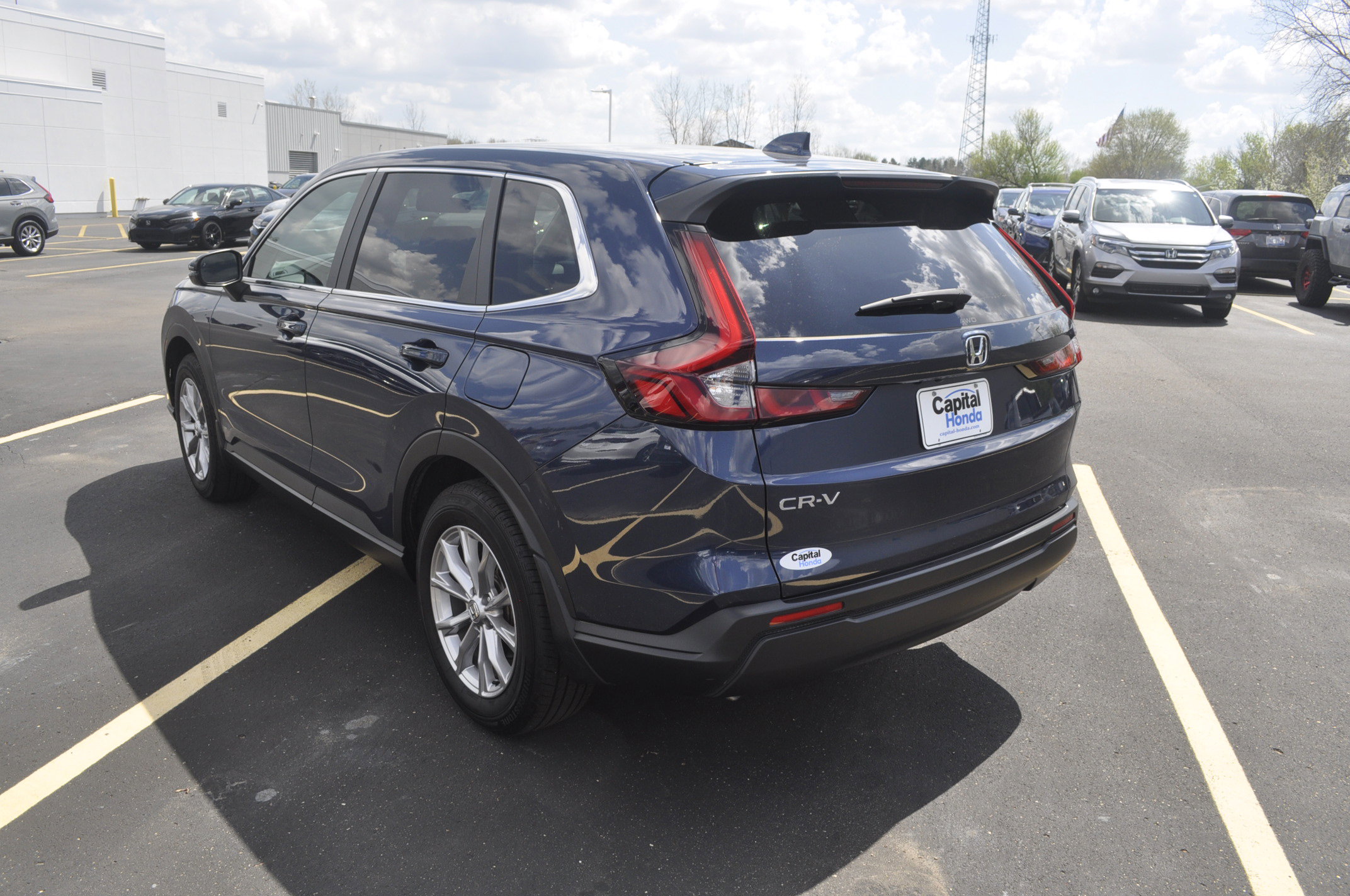 Used 2025 Honda CR-V EX image 5
