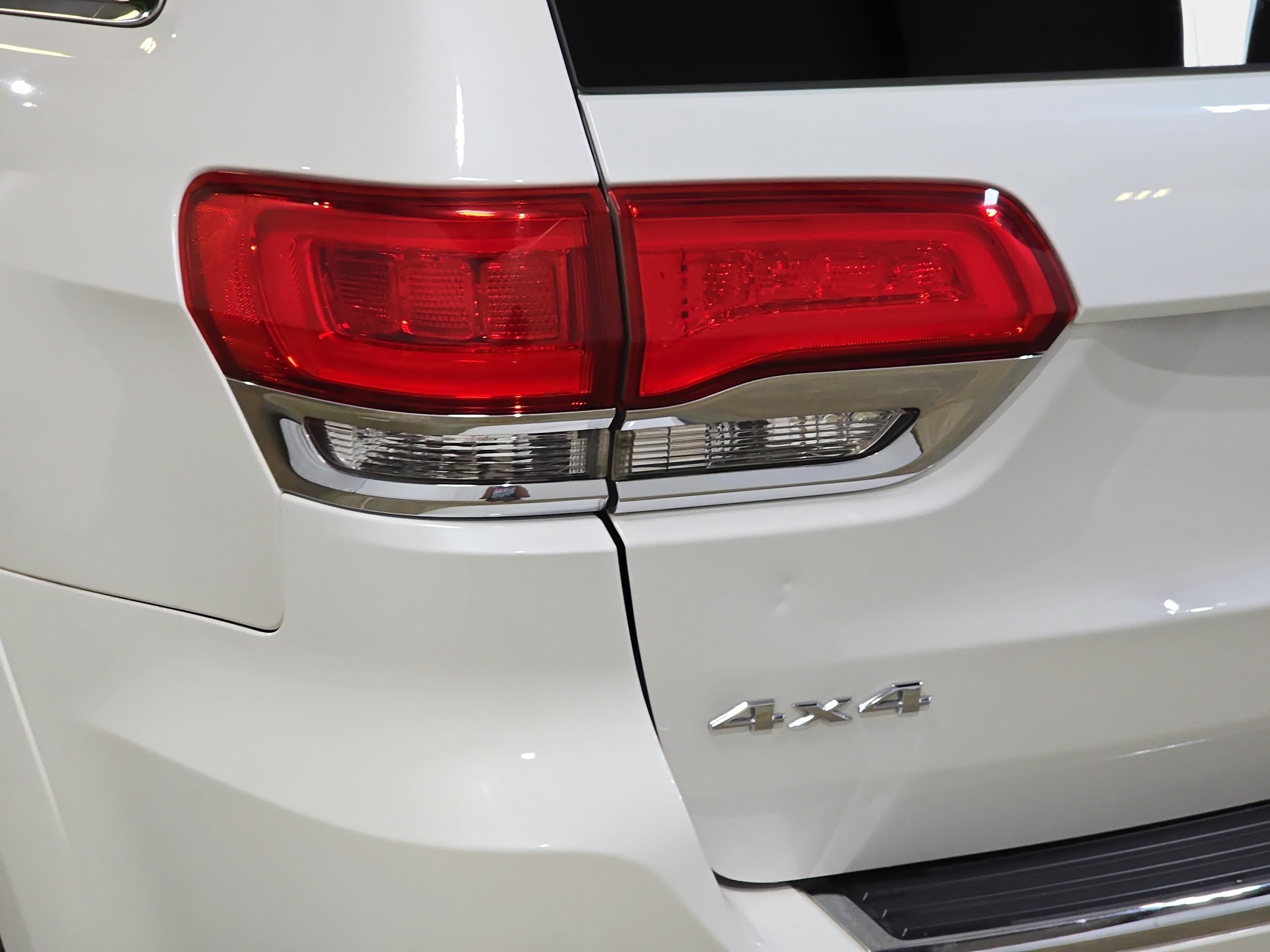 Used 2021 Jeep Grand Cherokee Summit AWD/4WD image 31