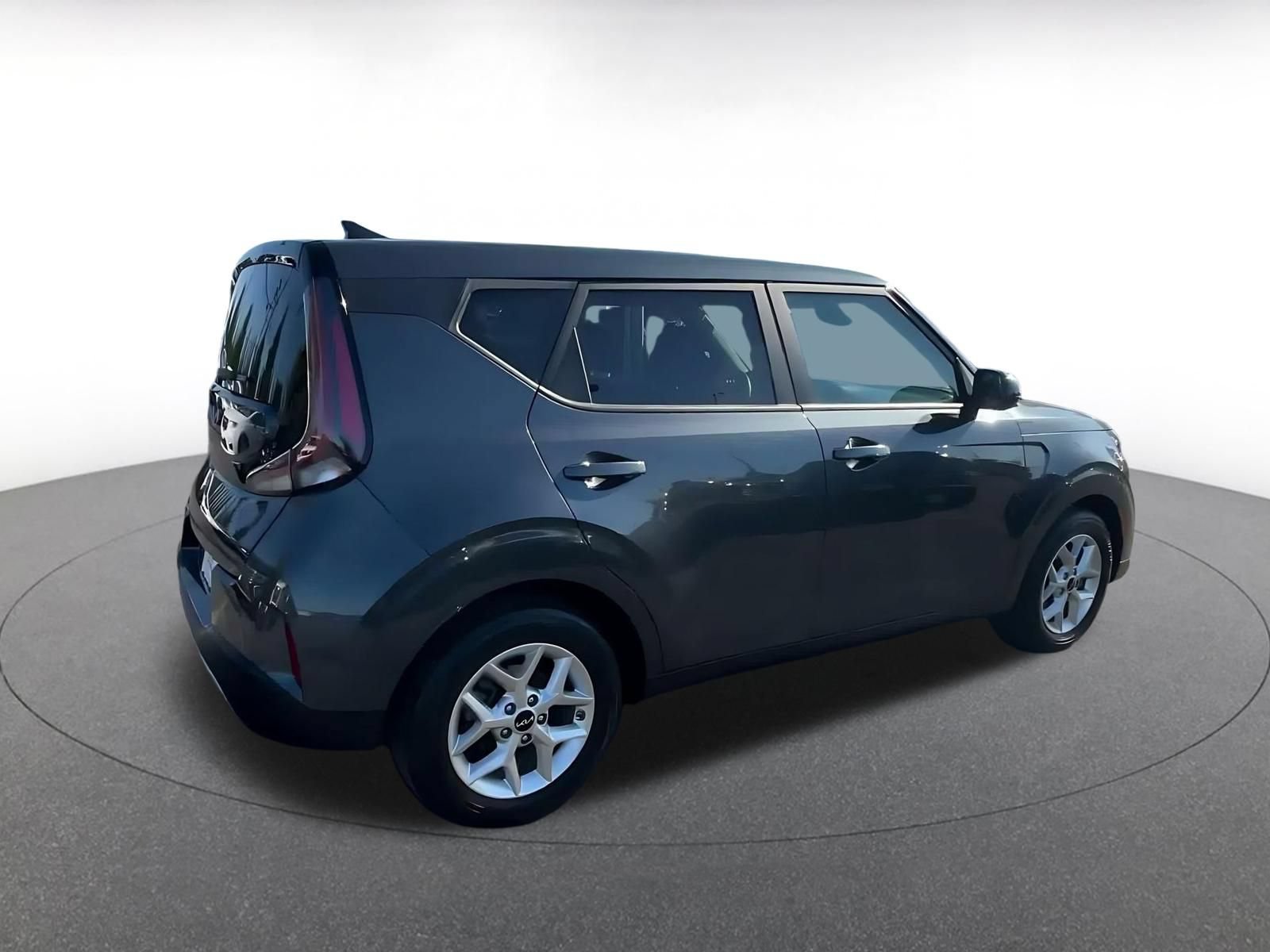 Used 2025 Kia Soul LX w/ LX Technology Package FWD image 14