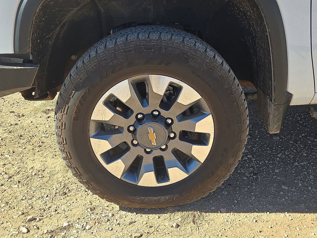 Used 2024 Chevrolet Silverado 2500 LT image 11